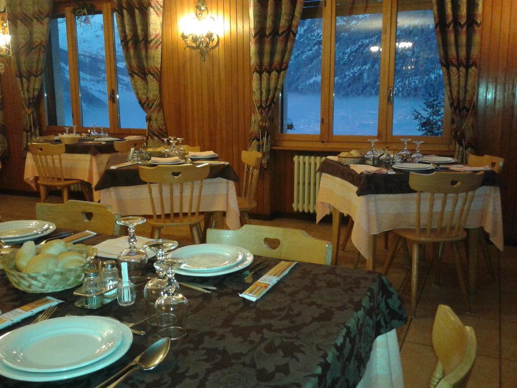 Hotel Alpe Fleurie Champoluc Exterior photo
