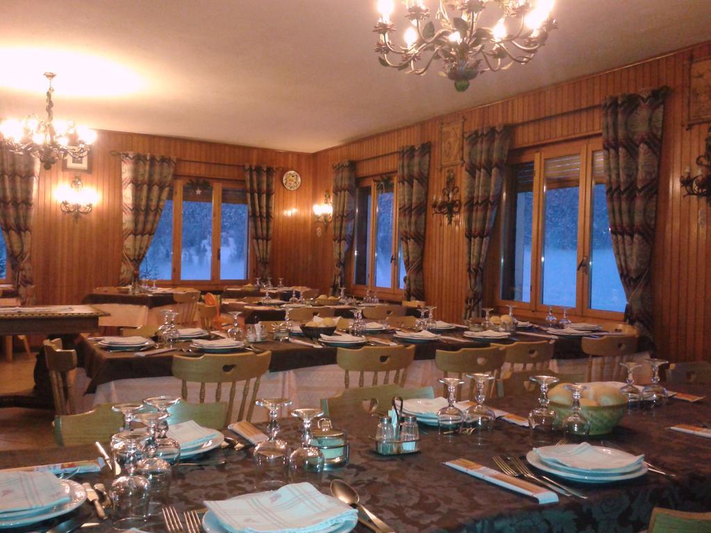 Hotel Alpe Fleurie Champoluc Exterior photo